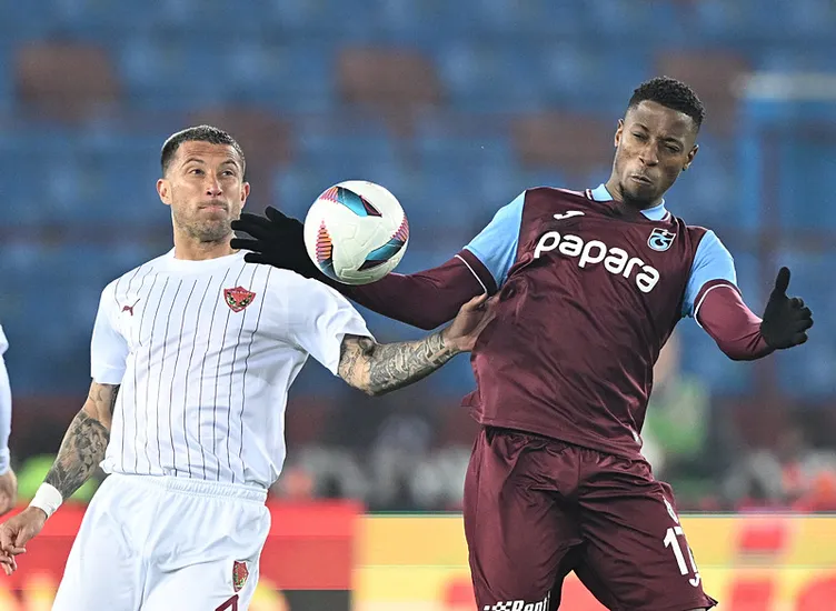 Son dakika haber: Trabzonspor - Hatayspor maçında tartışılan kararlar! VAR hakemine tepki...