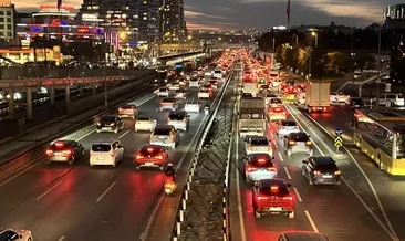 İstanbul’da trafik kilit! Yoğunluk yüzde 85’e ulaştı
