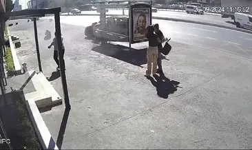 Esenyurt'ta lastiği patlayan otomobil otobüs durağına daldı #edirne