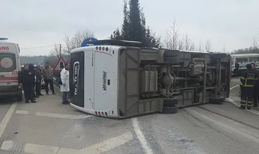 Yalova'da işçileri taşıyan midibüs devrildi: Ölü ve yaralılar var #yalova