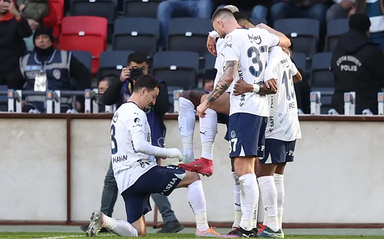 Son dakika haberi: Fenerbahçe’de sürpriz veda! Transfer hamlesi şaşkınlık yarattı...