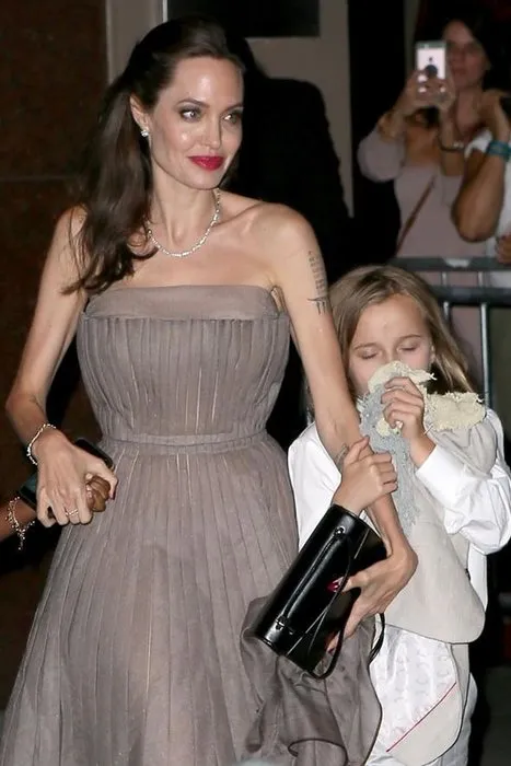 Angelina Jolie kızından daha mı zayıf?