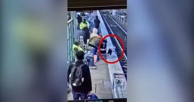 3 yaşındaki çocuğu herkesin gözü önünde tren raylarına attı! Korkunç anlar kamerada | Video