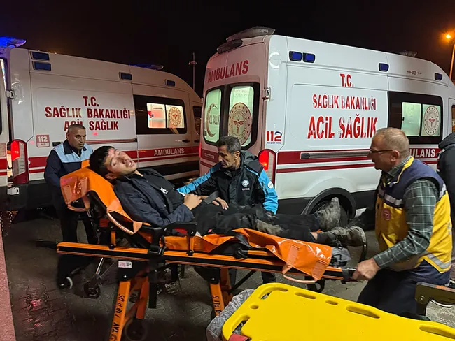 hakkaride-minibus-dereye-yuvarlandi-20-yarali-1793226408936.jpg