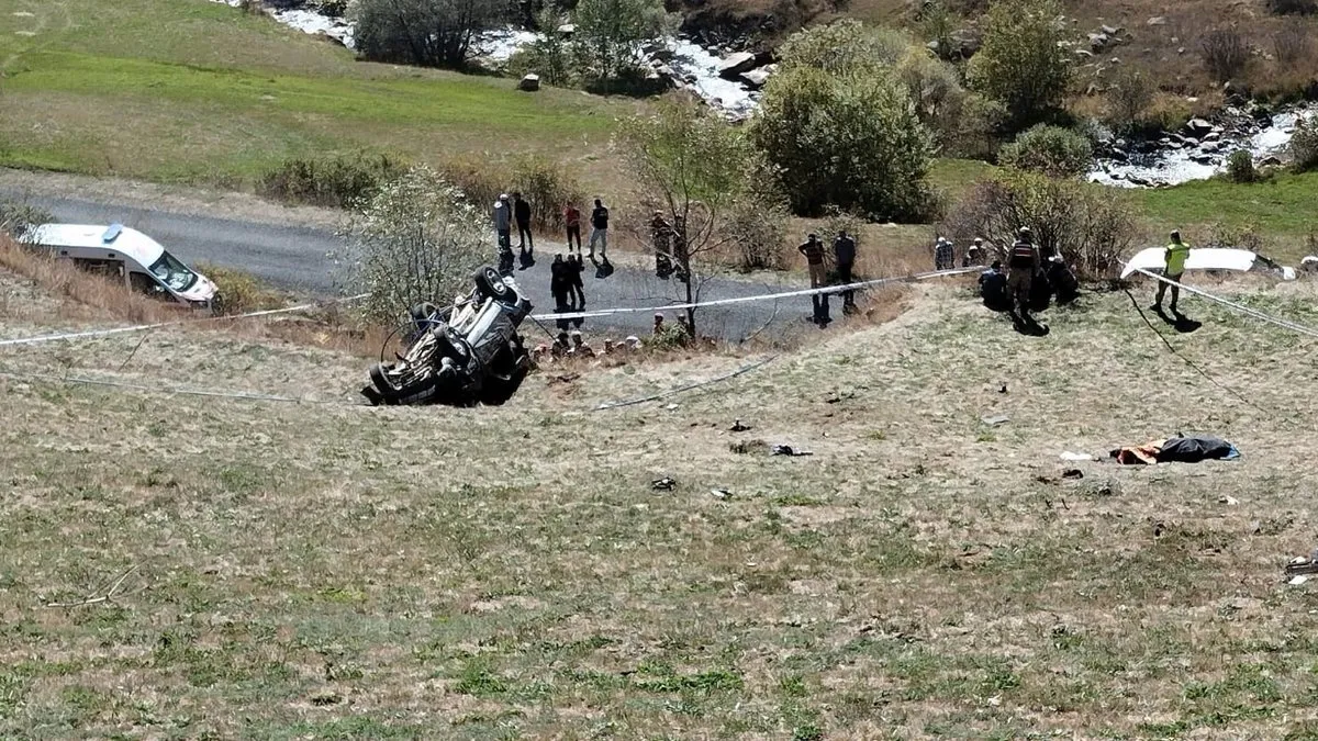 Gümüşhane'de kamyonet uçuruma yuvarlandı: 2 ölü