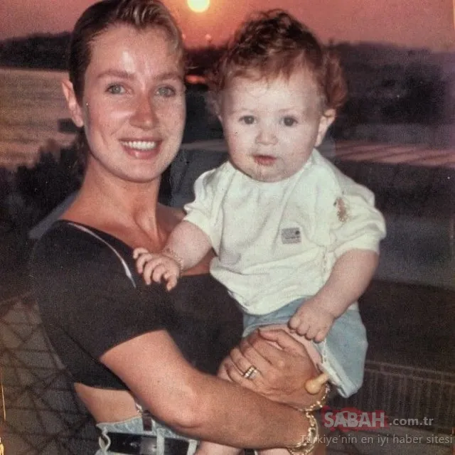 Kim olduğunu öğrenince şoke olacaksınız...Şimdi 62 yaşında, sahnelerin tozunu attırıyor