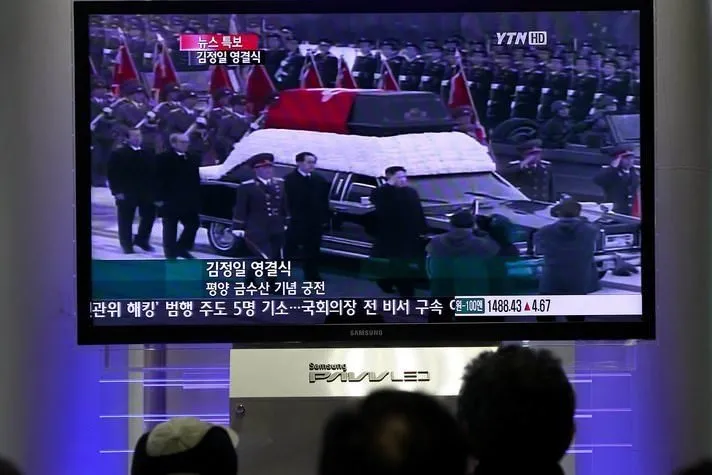Kim Jong İl için cenaze töreni yapılıyor