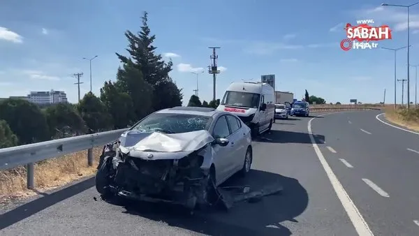 Yolunu şaşıran sürücü ters yöne girince minibüsle kafa kafaya çarpıştı: 5 yaralı | Video