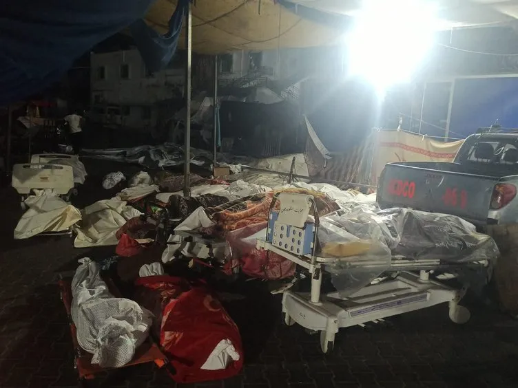 Gazze'de korkulan oldu! Toplu mezar kazıyorlar