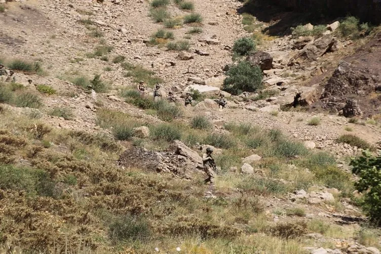 Yıldırım-2 Cilo Operasyonunda PKK’lı teröristlere ait silah ve mühimmat ele geçirildi