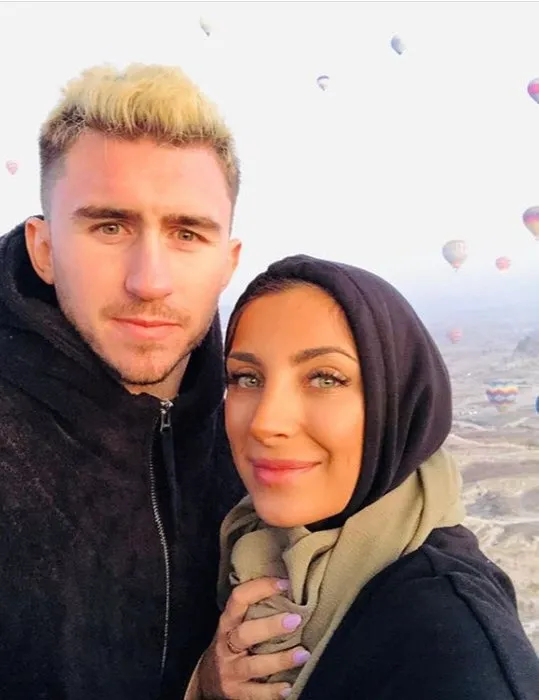 Manchester City’nin yıldızı Aymeric Laporte, sevgilisi Sara Botello ile tatil için Türkiye’ye geldi