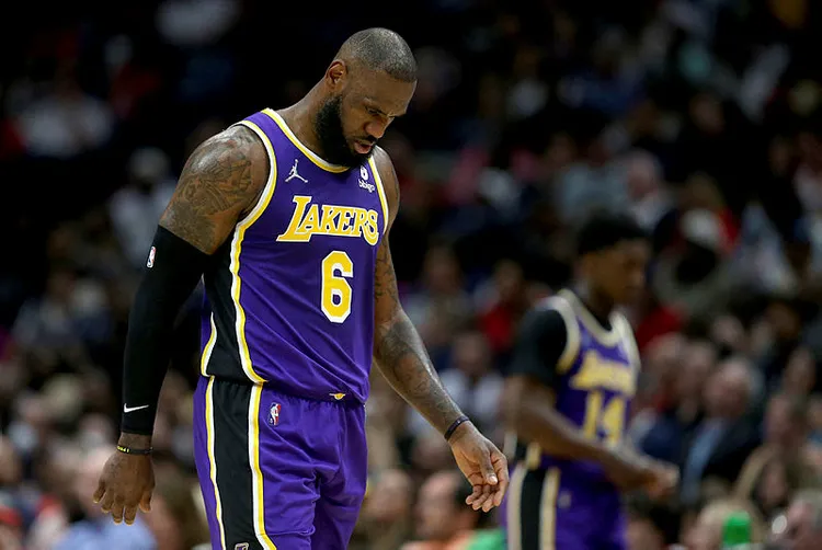 nbade-celtics-ve-suns-kazanmaya-devam-ediyor-lakers-icin-tehlike-canlari-1648453126882.jpg
