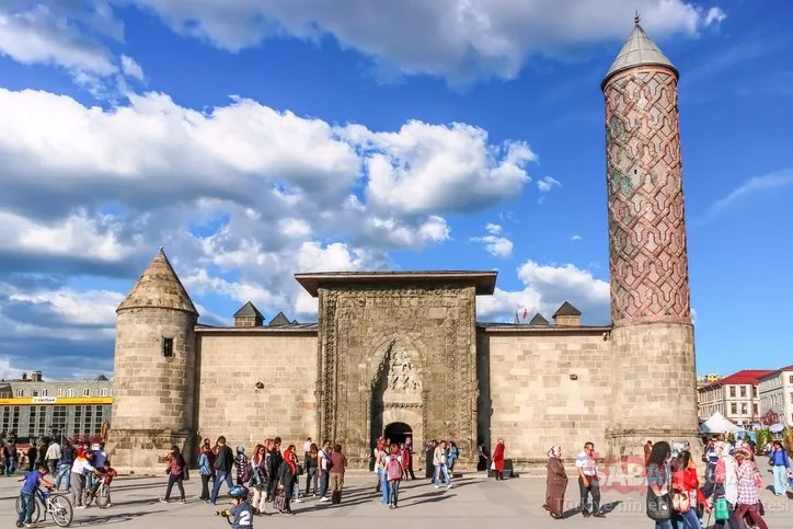 Erzurum Gezilecek Yerler 2024 - Erzurum’da Gezilecek Tarihi Yapılar, Turistik Yerler, Fotoğraf Çekilecek En Güzel Doğal Mekanlar