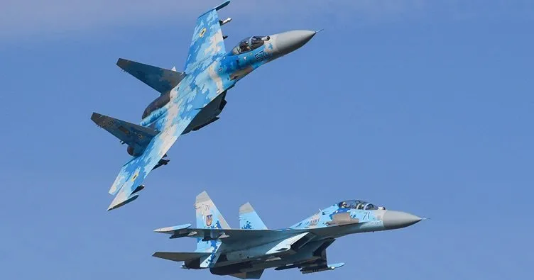 Ukrayna’nın fırlattığı seyir füzesi ile SU-27 savaş uçakları yan yana uçtu