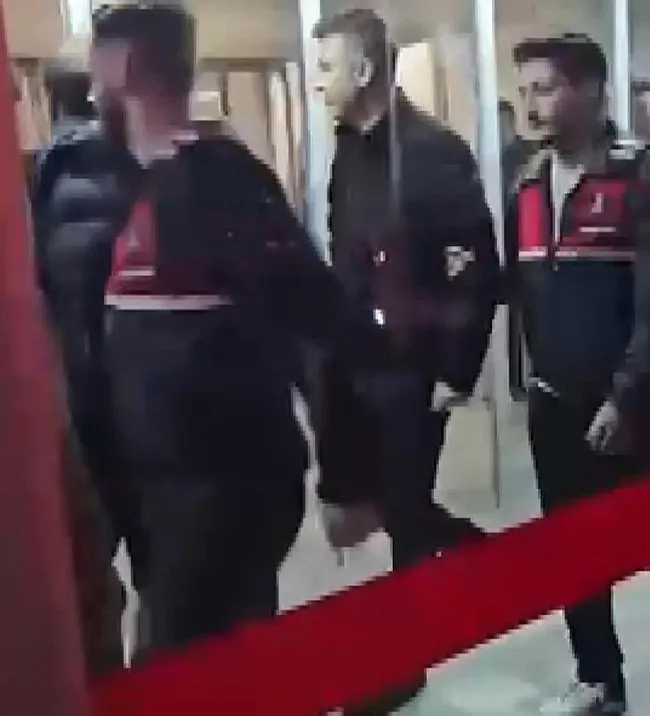 eski-haberturk-tv-calisanindan-ersoya-taciz-iddiasi-goruyorum-ki-yalniz-degilim-1765896548115.jpeg (726×800)