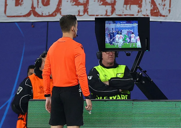 Avrupa’da en çok kırmızı kart gören Türk takımları belli oldu! Zirvede bakın Süper Lig devi var...