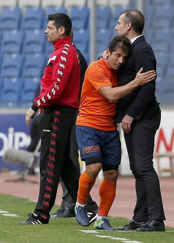 Emre Belözoğlu'ndan yıldız göndermesi