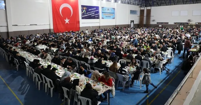 Erzincan Refahiye ilçesinde yüzlerce vatandaş iftarda bir araya geldi