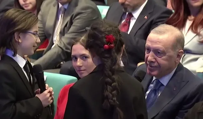 baskan-erdogan-cocuklarla-birlikte-turku-soyledi-yeni-egitim-ogretim-yili-acilis-toreninde-icleri-isitan-anlar-1789389006123.jpg