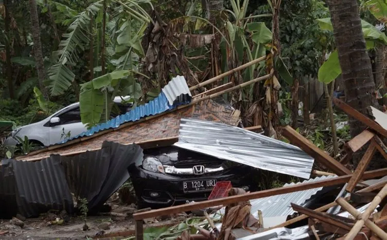 Endonezya'da tsunami! Onlarca ölü ve yüzlerce yaralı var