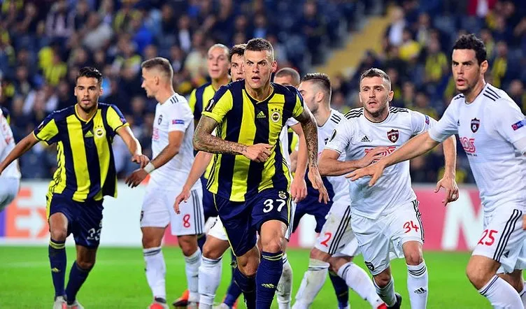 Fenerbahçe’de Barış Alıcı’ya su şişesi fırlatıldı!