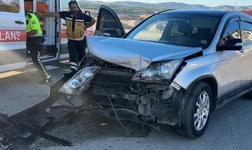 Uşak’ta iki otomobil çarpıştı: 1’i çocuk 3 kişi yaralandı