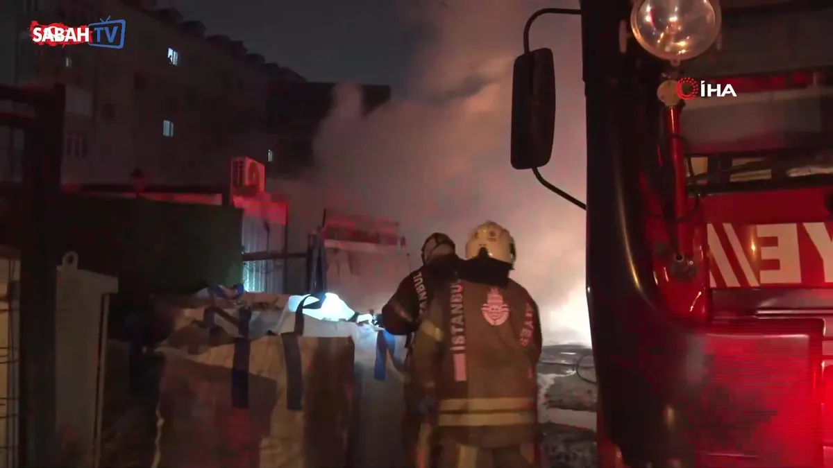 Ataşehir’de mermer atölyesinde yangın: 2 kişi dumandan etkilendi | Video videosunu izle Ataşehir’de mermer atölyesinde yangın: 2 kişi dumandan etkilendi | Video videosunu izle