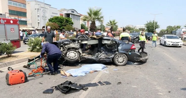 Antalya’da korkunç kaza: 2 ölü, 3 yaralı