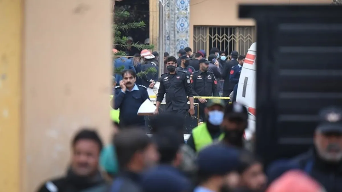 Pakistan’da Cuma namazı sırasında camide meydana gelen patlamada can kaybı 36’ya yükseldi Pakistan’da Cuma namazı sırasında camide meydana gelen patlamada can kaybı 36’ya yükseldi