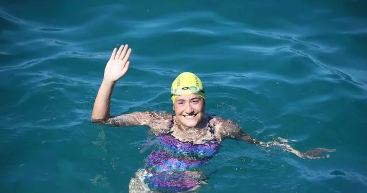 21 yaşındaki Aysu Türkoğlu, Manş Denizi’ni geçen en genç Türk kadın yüzücü oldu