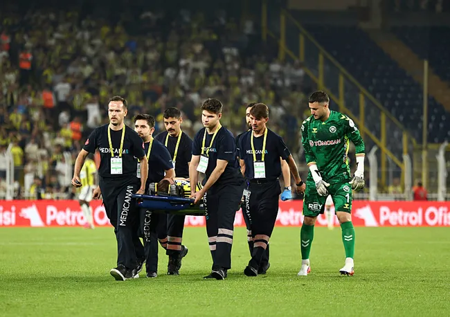 fenerbahceye-2-sok-birden-lyon-macinda-yoklar-1787489599891.jpg