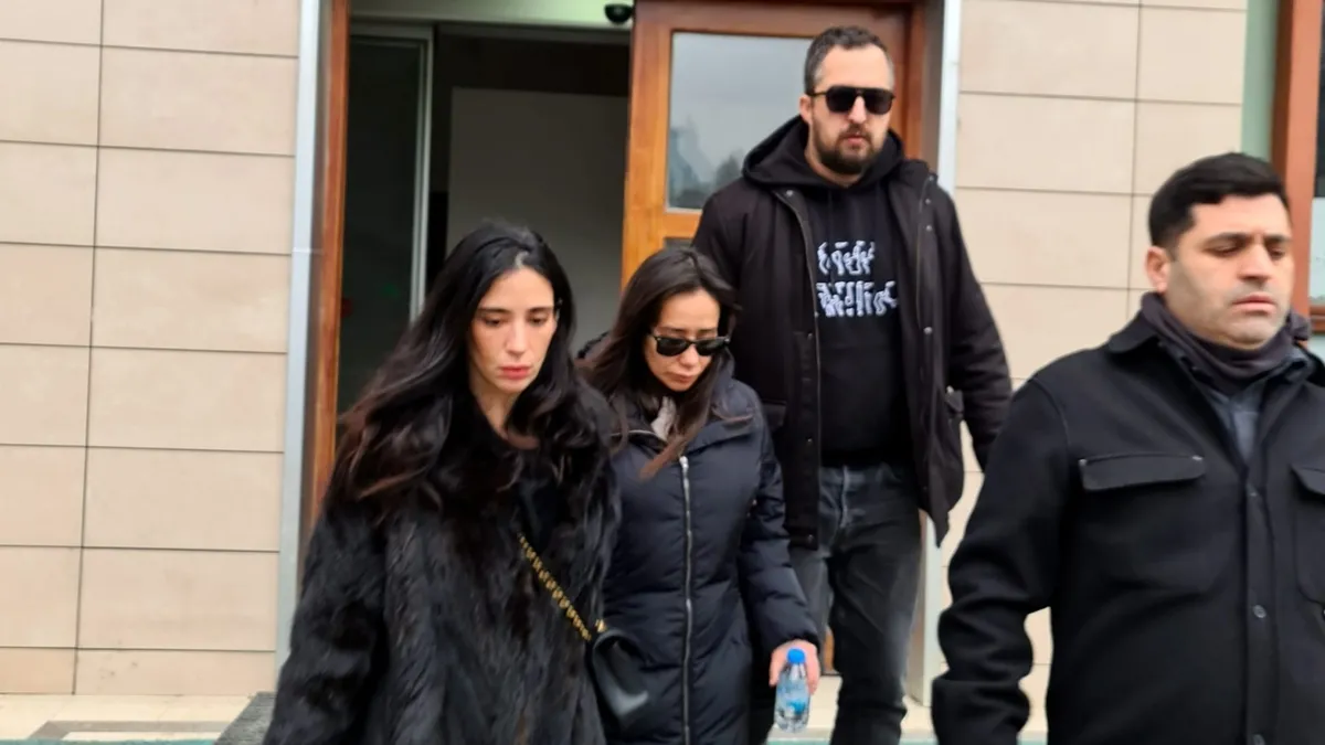 Yapımcı Erol Köse’nin cenazesini Adli Tıp’tan kızı teslim aldı Yapımcı Erol Köse’nin cenazesini Adli Tıp’tan kızı teslim aldı