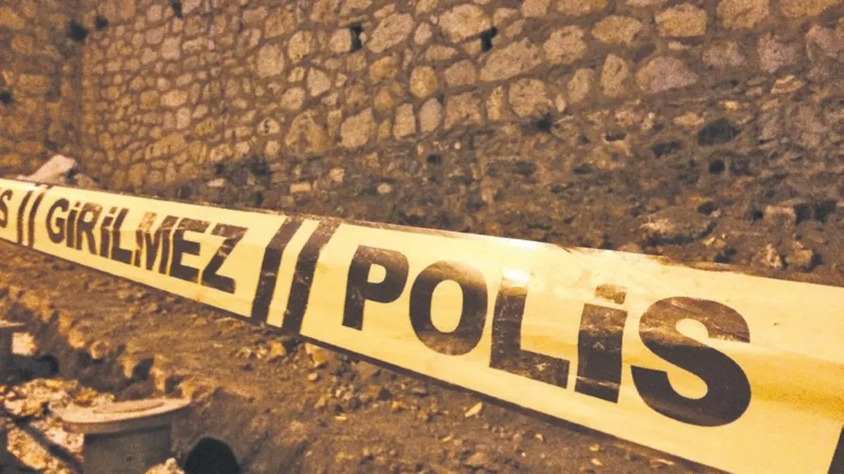 Ağabey kardeşinin boğazını kesti