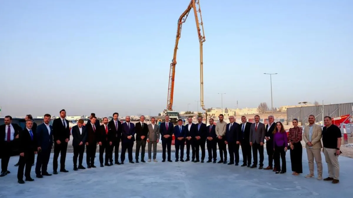 Bakan Fidan, Katar Türk Okulu'nun inşaatını ziyaret etti, incelemelerde bulundu