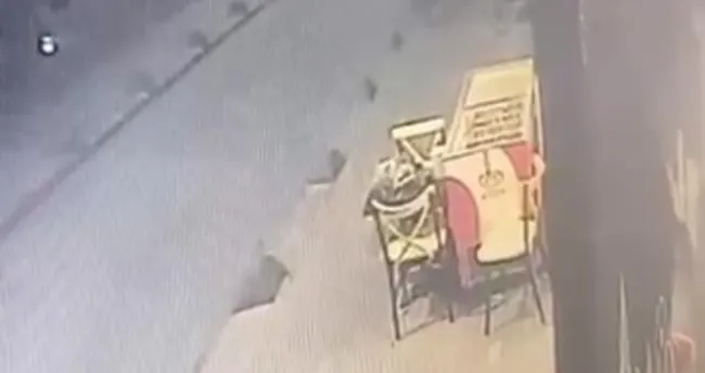 Geldi, gördü, çaldı ve gitti! İş yeri önünde hırsızlık kamerada