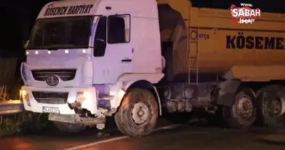 D-100’de hafriyat kamyonu bariyerlere çarptı, şoförün silahla yaralandığı iddia edildi | Video