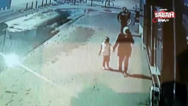 Mersin’de kızıyla yürüyen bir kadının telefonunu alıp kaçan 2 kişi güvenlik kamerasında