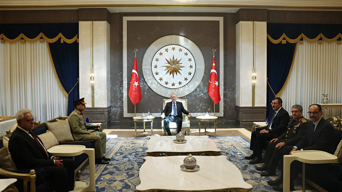 Başkan Erdoğan, Pakistan Savunma Kuvvetleri Komutanı Munir’i kabul etti Başkan Erdoğan, Pakistan Savunma Kuvvetleri Komutanı Munir’i kabul etti