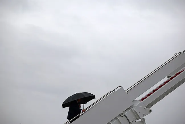 trump-misirdaki-toplantiya-katilmak-uzere-beyaz-saraydan-ayrildi-1760303760383.jpeg Trump'tan Mısır'daki barış zirvesi öncesi flaş açıklama: Daha önce hiç görülmemiş bir şey olacak