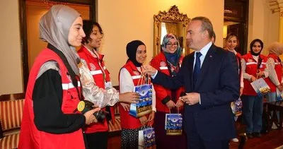 Vali Öner, gönüllülük faaliyeti yürüten gençleri kabul etti #ardahan