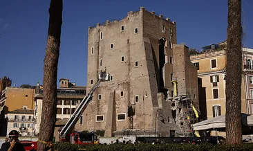 Restorasyon felakete dönüştü: Roma’da 800 yıllık kule işçilerin üzerine yıkıldı