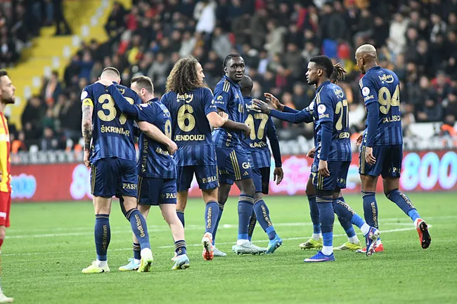 son-dakika-haberi-fenerbahce-kayserisporu-4-golle-gecti-taliscadan-duble-1775935320340.jpeg