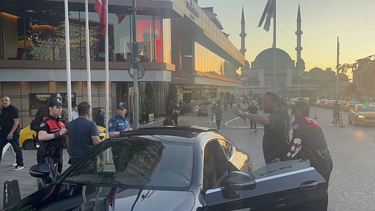 İstanbul’da 39 ilçede helikopter destekli ‘Huzur’ uygulaması yapıldı İstanbul’da 39 ilçede helikopter destekli ‘Huzur’ uygulaması yapıldı