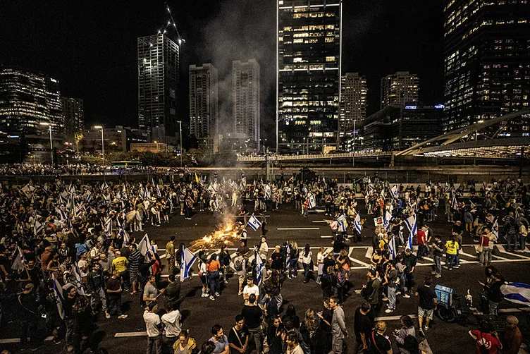 İsrail’de şok karar sonrası ortalık karıştı: Netanyahu’nun istifası isteniyor