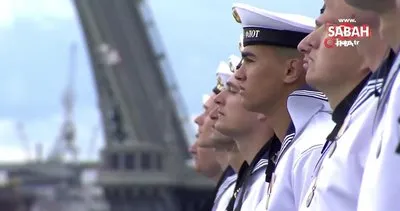 Rusya Devlet Başkanı Putin, Rus donanması geçit törenine katıldı | Video