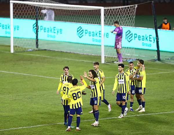 canli-turan-tovuz-fenerbahce-maci-kirmizi-kart-karari-ilk-gol-geldi-1791050031816.jpeg