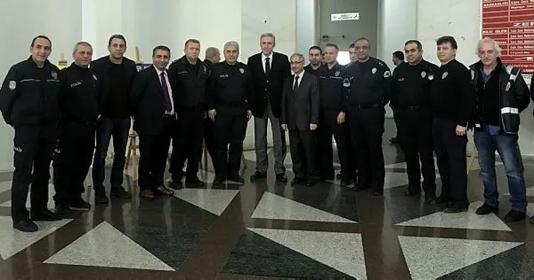 Bursa adliyesi polisi emekli olan arkadaşlarını törenle uğurladı