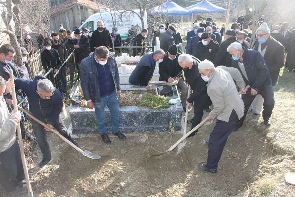 sehit-oglu-yalniz-kalmasin-diye-koyde-tek-basina-yasayan-sehit-babasi-sadik-tokat-yasamini-yitirdi-1638884133289.jpg