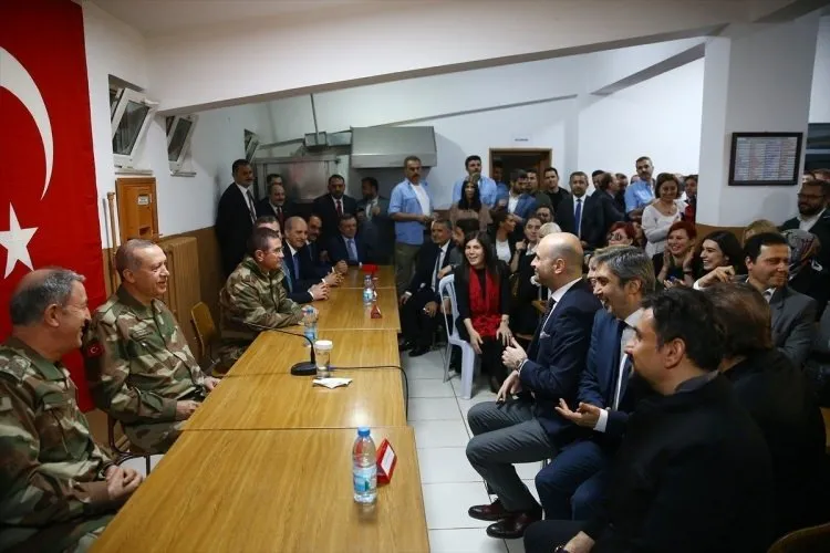 Cumhurbakanı ile beraber ünlü isimler sınıra akın etti