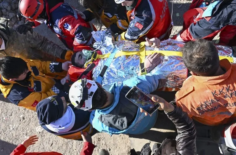 SON DAKİKA: Kahramanmaraş’ta 202. saatte mucize! Deprem enkazından 4 can çıkarıldı!